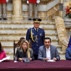 Comparecencia de la presidenta interina de Bolivia, Jeanine Áñez (2-i) junto a la Canciller, Karen Loganric (1-i), el ministro de la Presidencia, Yerko Núñez (2-d) y el ministro de Defensa, Fernando López (1-d), este lunes, en La Paz (Bolivia).-EFE / STRINGER