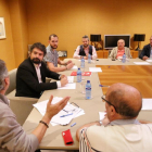 El coordinador de IUCyL y procurador de IU-Equo, José Sarrión, y el responsable de Política Institucional de IUCyL, Javier Yagüe, se reúne con representantes de CCOO y UGT-Miriam Chacón / ICAL