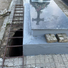 Hundimiento del suelo en el cementerio de Tordesillas que provocó la caída de una mujer.- E. M.