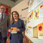 El vicepresidente de la Diputación, Víctor Alonso, y la teniente de alcalde de Aldeamayor, Virginia Almanza.-EL MUNDO