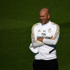 Zidane durante el entrenamiento de este viernes del Madrid antes del derbi ante el Atlético.-AFP