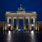 La puerta de Brandenburgo, de noche.-WIKIMEDIA COMMONS