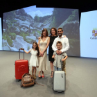 La consejera de Cultura de la Junta, María Josefa García Cirac, presenta la nueva Campaña de Turismo de Castilla y León. En la imagen, junto a los actores protagonistas de anuncio promocional.-ICAL