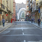 La calle López Gómez vacía de vehículos en un día sin coches.-J.M. LOSTAU