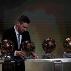 Messi con sus seis balones de oro.-FRANÇOIS MORI/ AP