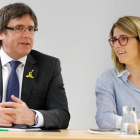 Carles Puigdemont y Elsa Artadi, en una reunión de JxCat en Berlín-AXEL SCHMIDT