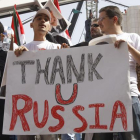 Partidarios del Gobierno sirio se manifiestan en agradecimiento a Rusia, en Damasco.-AP / MUZAFFAR SALMAN