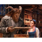 Emma Watson y Dan Stevens, en 'La Bella y la Bestia'.-DISNEY