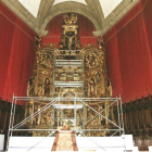 Zona del presbiterio con el retablo que se quiere iluminar.-J. M. LOSTAU