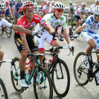 Valverde, Roglic, Pogacar y Bouchard, ganador de la montaña, brindan en la última etapa con la cerveza patrocinadora de la carrera.-EFE / JAVIER LIZON