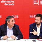 l secretario de Empleo de la Comisión Ejecutiva Federal del PSOE, Toni Ferrer, y el secretario regional, Luis Tudanca.-MIRIAM CHACÓN / ICAL