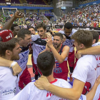 Los jugadores del CBC Valladolid celebran el ascenso a LEB’Oro la pasada temporada.-PABLO REQUEJO