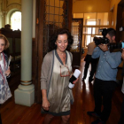 La alcaldesa en funciones de Valladolid, Mercedes Cantalapiedra, y la concejala Rosa Hernández, tras el último pleno de la legislatura y antes de la toma de posesión del nuevo alcalde-Ical
