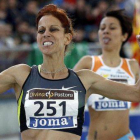 La corredora Natalia Rodríguez, tras imponerse en la final de 1.500 metros del Campeonato de España en pista cubierta del 2011, en Sabadell.-Foto: EFE / ALBERTO ESTÉVEZ