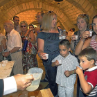 Imagen de archivo del rito de beber agua de la cripta de la catedral de Palencia.-ICAL