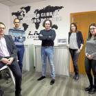 Carlos Galán, Mario Chavida, Luis Miguel Muñoz, Eva Senovilla y Silvia Antolín en las instalaciones de la empresa en Aldeamayor de San Martín.-PHOTOGENIC / MIGUEL ÁNGEL SANTOS