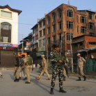Policía india en Srinagar, capital de la Cachemira india.-EFE EPA / FAROOQ KHAN