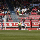 Los jugadores del Valladolid celebran el gol de Borja, segundo por la izquierda en la imagen tras batir a Aitor ayer en Los Pajaritos.-VALENTÍN GUISANDE