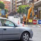 La maquinaria ya está lista para comenzar las obras de la calle Panaderos, que se encuentra cerrada al tráfico.-MIGUEL ÁNGEL SANTOS / PHOTOGENIC
