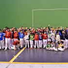 La tradicional foto de familia con todos los participantes en el Campeonato de Edad Escolar celebrado en Olmedo. REPORTAJE GRÁFICO: LUISA DE LA TORRE