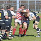 Connor McDonald intenta avanzar con el oval en Vigo-Jorge Castro