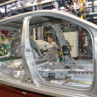 Imagen de la cadena de montaje del nuevo Mégane en la fábrica de Villamuriel  de Villamuriel de Cerrato.-ICAL