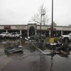 Imagen tras el paso de un tornado en Vicksburt (Misisipi).-AP / COURTLAND WELLS