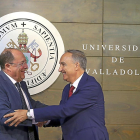 Antonio Largo Caballero y Carlos Moro firman el convenio de colaboración.-ICAL