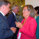 El ministro Luis Planas y la consejera Milagros Marcos conversan durante el encuentro mantenido ayer.-EL MUNDO