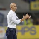 Paco Ayestarán dirigiendo un partido de Las Palmas-UD LAS PALMAS