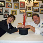 Cristina de la Iglesia y José Antonio Antón en el comedor del restaurante La Chistera en Soria-