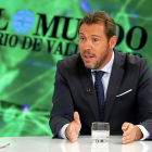 Óscar Puente durante ‘La Quinta Esquina’, programa emitido en La 8 Valladolid.-J.M. LOSTAU