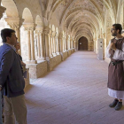 El director de la cadena, Roberto García, disfruta de la visita teatralizada por el claustro.-Pablo Requejo