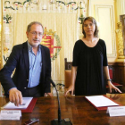 Manuel Saravia y Ángela de Miguel en el salón de Recepciones.-ICAL