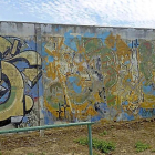 Uno de los grafitis eliminados en el blanqueamiento del muro-EL MUNDO