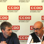 El secretario de Salud Laboral, Seguridad Social y Medio Ambiente de CCOO Castilla y León, Mariano Sanz (D) junto al secretario de Organización y Comunicación, Luis Fernández Gamazo-Ical