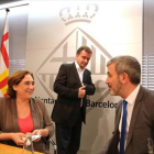Ada Colau, Jaume Collboni, y Alfred Bosch, en el ayuntamiento-ALBERT BERTRAN