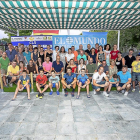 La tradicional foto de familia con todos los jugadores que recibieron premio y con los patrocinadores en las instalaciones del Lasa Sport.-PABLO REQUEJO