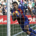 Luis Suárez, tras marcar el gol del empate al Betis en el Villamarín.-EFE / JULIO MUÑOZ