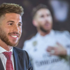 Florentino Pérez presenta la renovación de Ramos hasta el 2020 en el antepalco del Bernabéu.-Foto: EFE