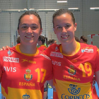Amaia González de Garibay y Silvia Arderius, con la selección española universitaria.-V. G. GARIBAY