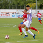 Chris Ramos inicia un contraataque en el partido contra el Atlético Tordesillas.-BALCAZA
