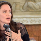 Angelina Jolie, en una rueda de prensa para presentar su película.-AFP / TANG CHHIN SOTHY