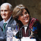 La vicepresidenta del Gobierno, Soraya Sáenz de Santamaría, participa en el I Punto de Encuentro de la Fundación MonteLeón. Junto a ella, el presidente de la Fundación Monteleón, Evaristo del Canto-ICAL