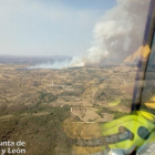 Imagen del incendio de Aldeadávila.-E.P.