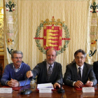 El alcalde de Valladolid, Francisco Javier León de la Riva; el presidente de Centrolid, Juan Carlos Sánchez Valencia (D), y el jefe regional de ventas zona Noroeste de Norbert Dentressangle Gerposa, Carlos Sierra Enríquez (I)-Ical