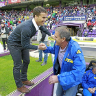 Herrera (derecha) saluda a Rubi en su última visita a Zorrilla.-J. M. LOSTAU