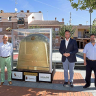 Agustina, Rodríguez de Castro, Magdaleno y Barbillo durante la entrega de ‘El Contenedor’ en la Plaza Mayor.-MIGUEL ÁNGEL SANTOS