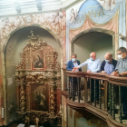 El delegado territorial de la Junta en Valladolid, Augusto Cobos, visita la cripta de la Virgen de la Soterraña, en Olmedo. - ICAL