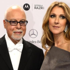 René Angelil y Céline Dion, en noviembre del 2012.-AFP / JOHN MACDOUGALL